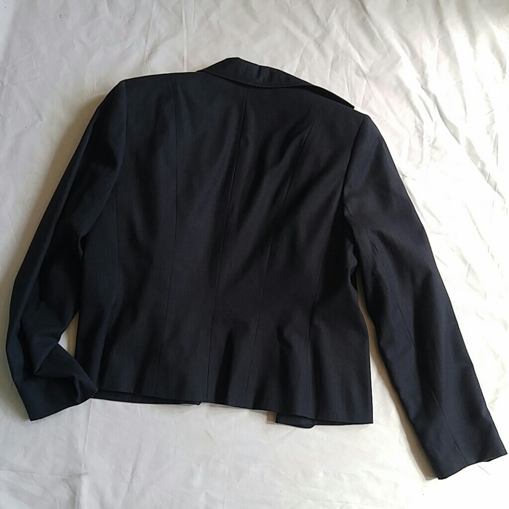 Blazer - Picture 4 of 6
